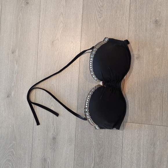 Victoria's Secret Bathing Suit Top With Detachable Strap - Picture 1 of 5